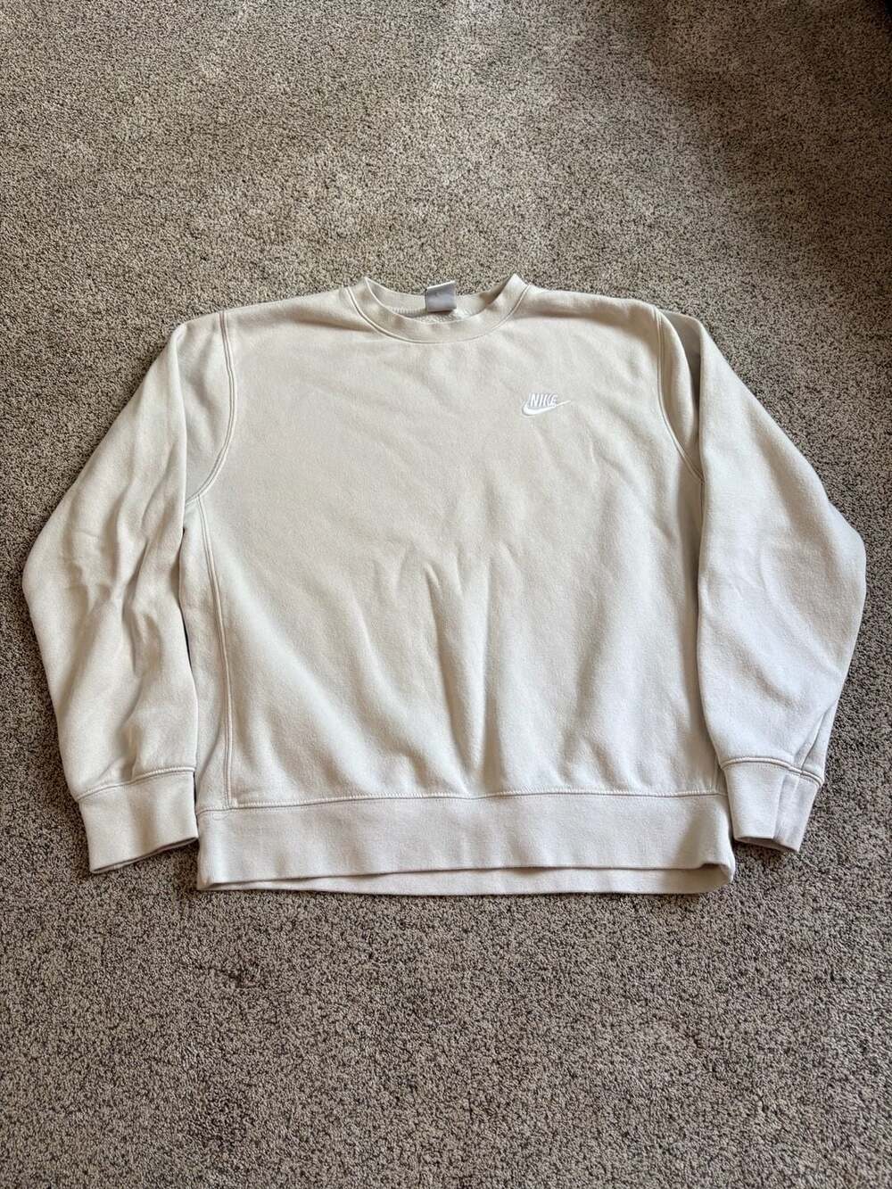 Nike Sportswear Club Fleece Crewneck Sweatshirt in Beige